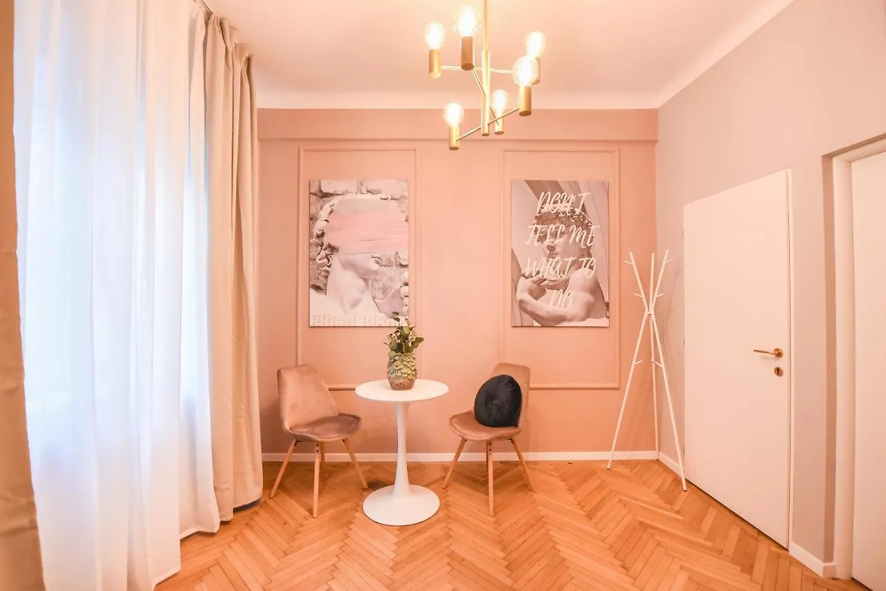 The Rose Gold - Cinema Studio Near Radisson Apartment Bucharest Romania