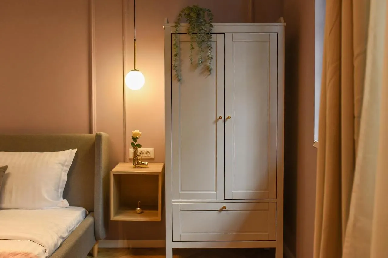 The Rose Gold - Cinema Studio Near Radisson Apartment Bucharest Romania