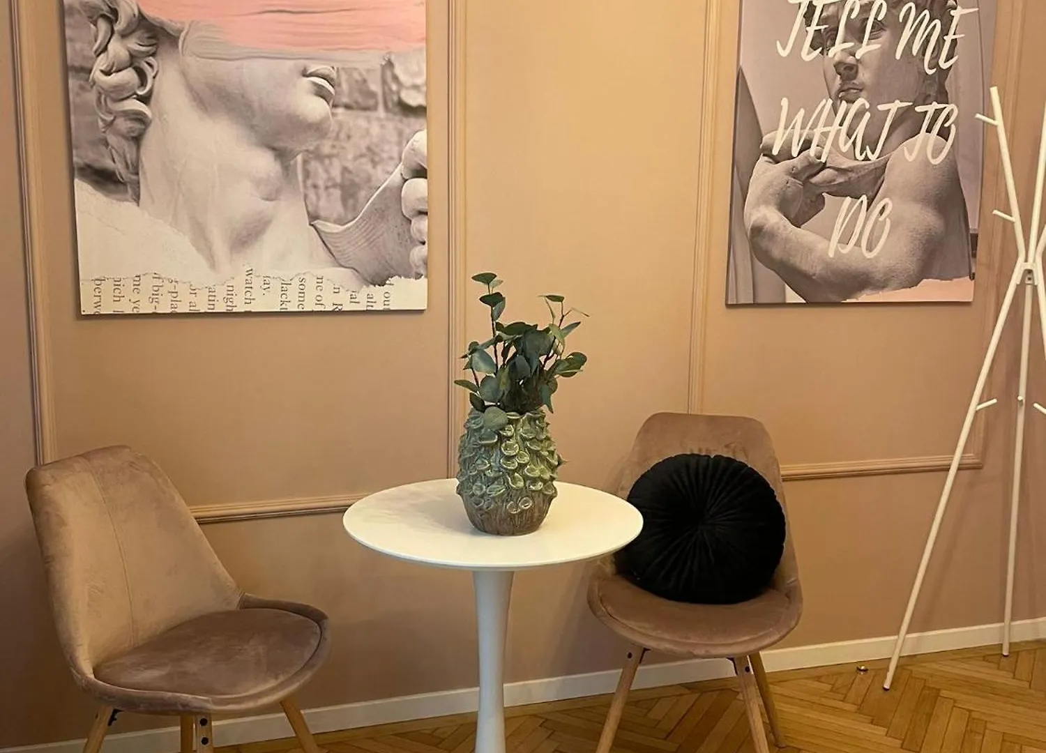 The Rose Gold - Cinema Studio Near Radisson Apartment Bucharest