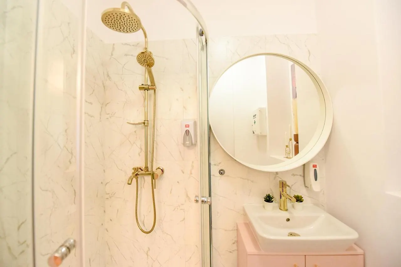 The Rose Gold - Cinema Studio Near Radisson Διαμέρισμα Βουκουρέστι