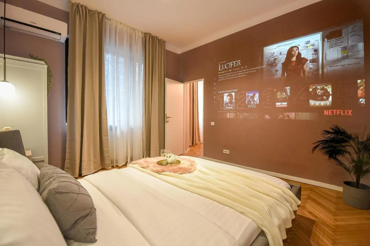 The Rose Gold - Cinema Studio Near Radisson Apartment Bucharest