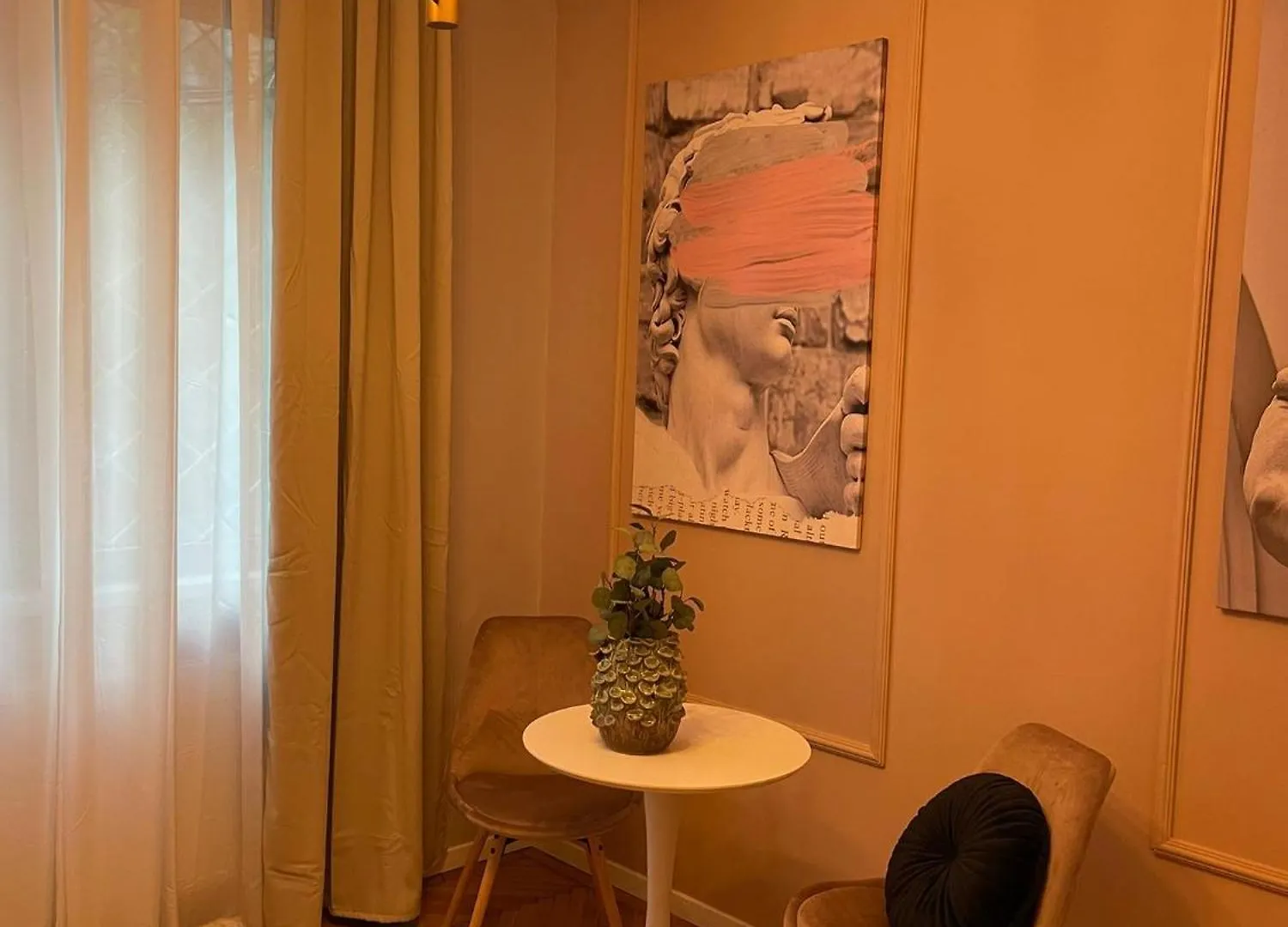 The Rose Gold - Cinema Studio Near Radisson Apartment Bucharest